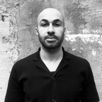 The avatar of Darren