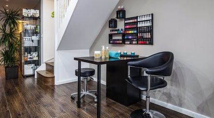 Studio 283 Hair & Beauty image 3