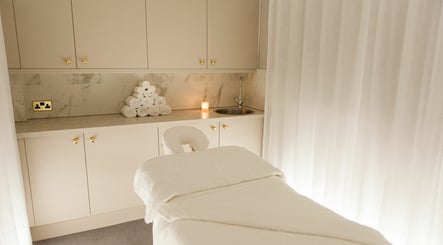 Blush + Blow//The Skin Studio Parsons Green image 2