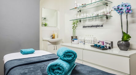 Studio 283 Hair & Beauty image 2